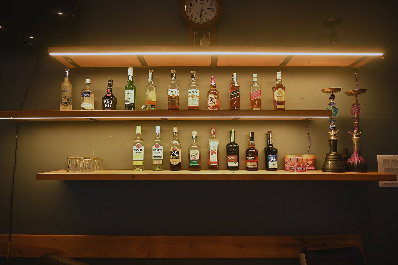 Bar & Lounge